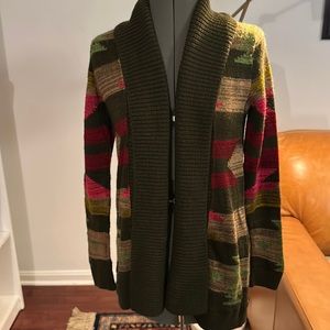 O’Neill gorgeous army green drapey sweater with pink/brown/green detail! 💖